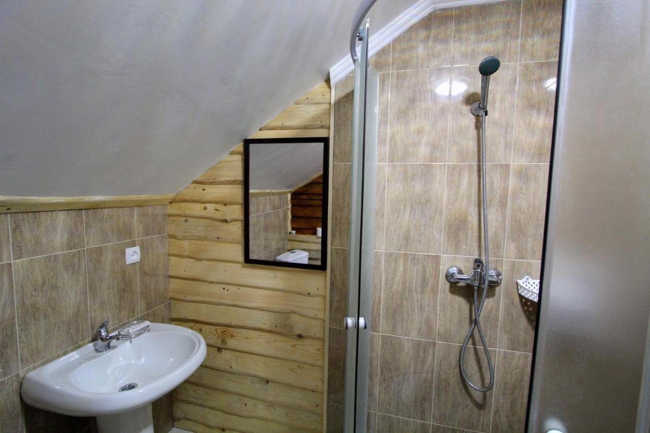 Мала Одеса Hotel Yablunytsya Exterior foto