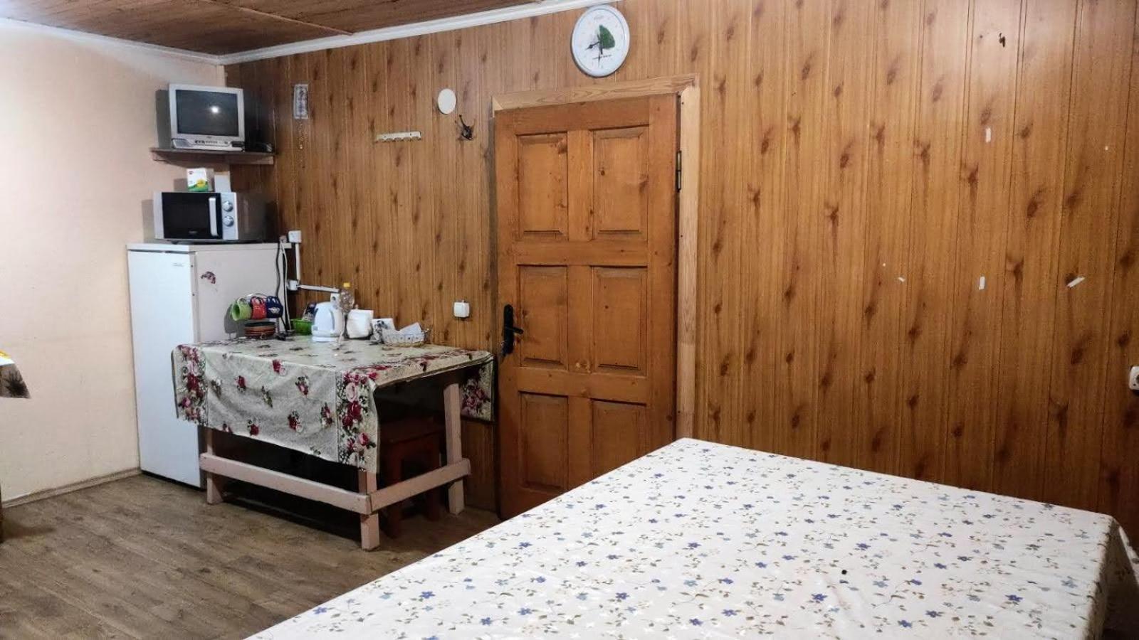 Мала Одеса Hotel Yablunytsya Quarto foto